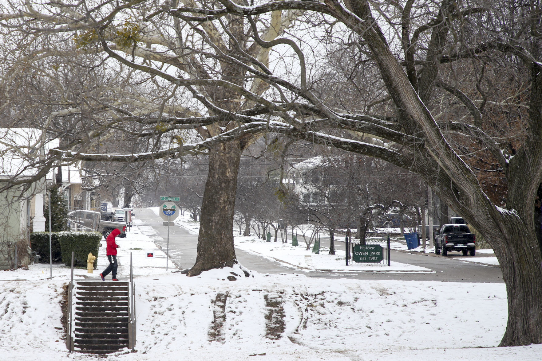 Snow falls on Tulsa area, northeast Oklahoma